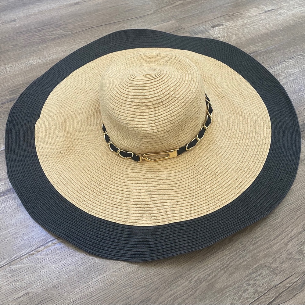 Calvin Klein straw hat with chain and black rim